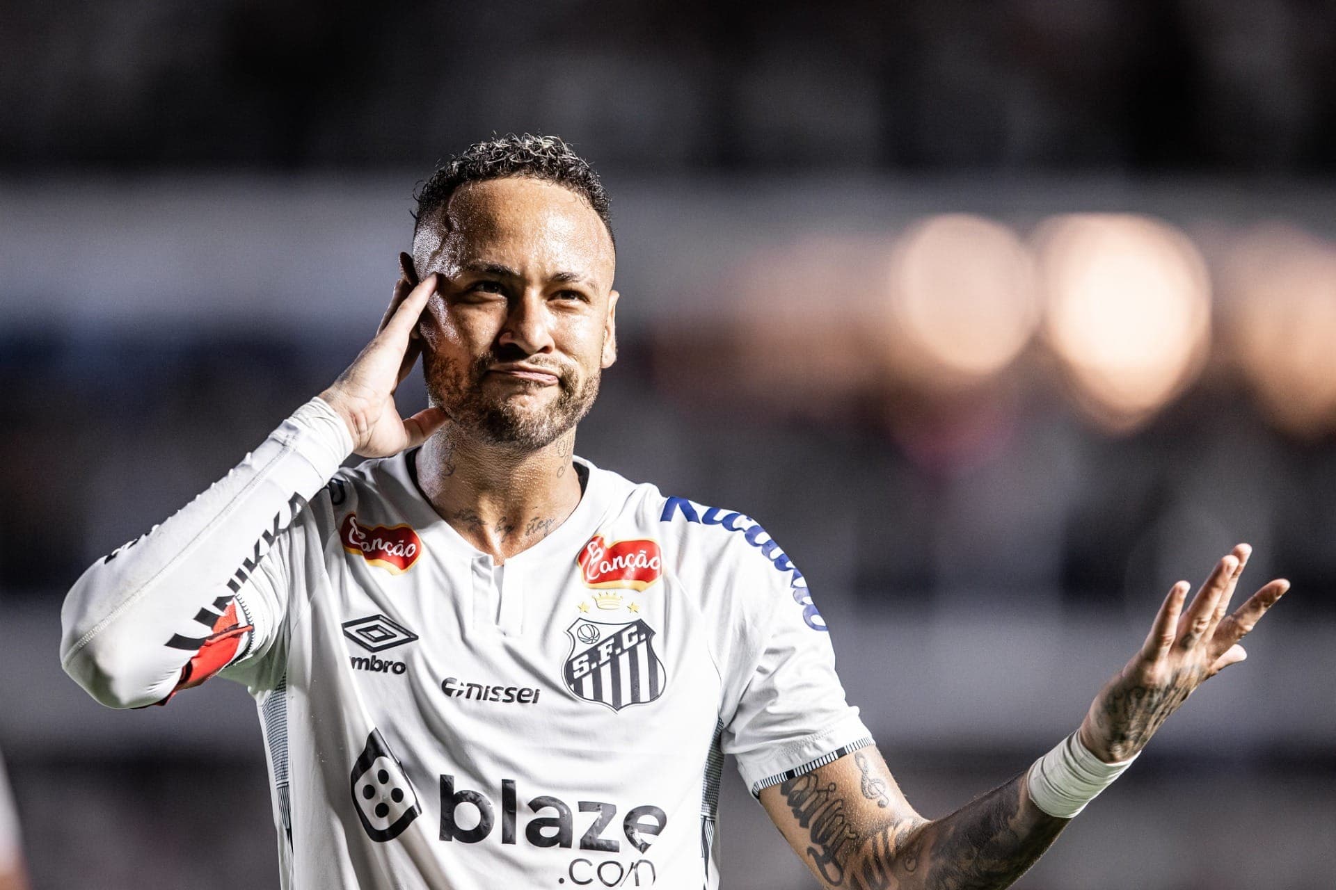 Neymar está com incômodo na coxa esquerda