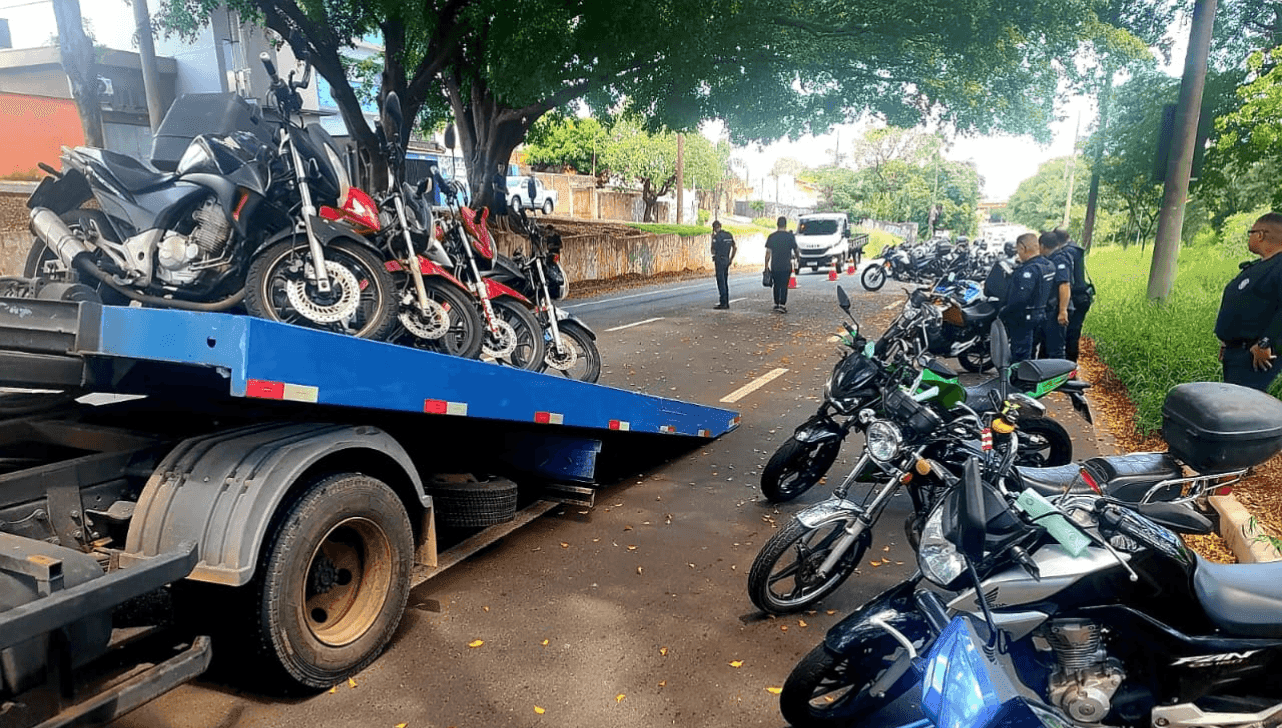 Foram apreendidas 12 motos, sendo 8 por se enquadradas na Lei do Pancadão