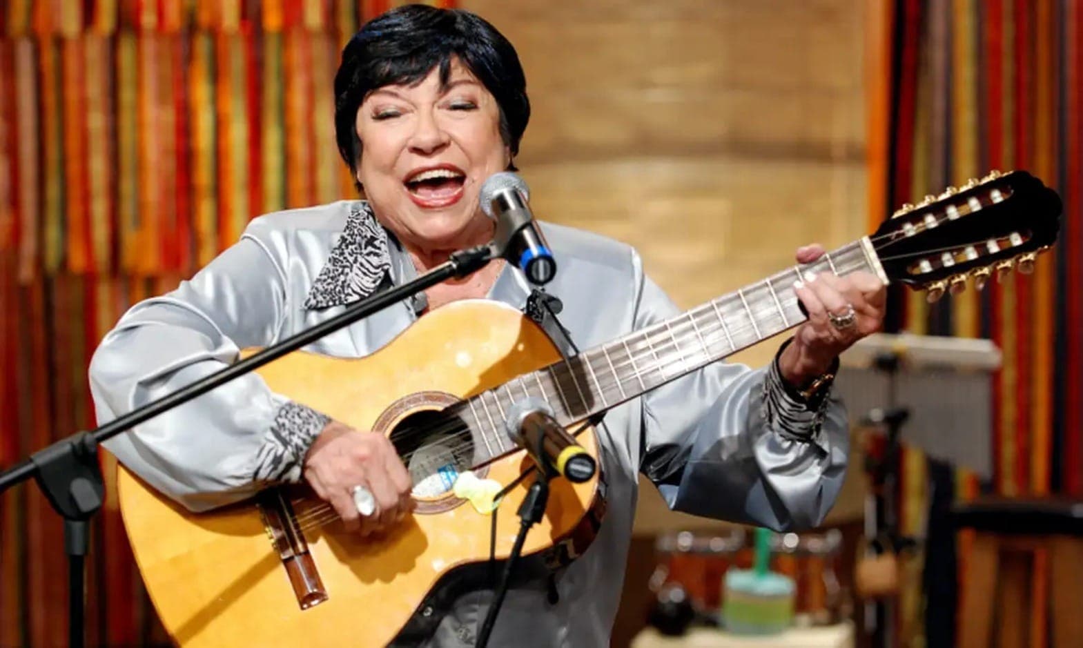 Inezita Barroso, cantora deu início ao movimento caipira na música