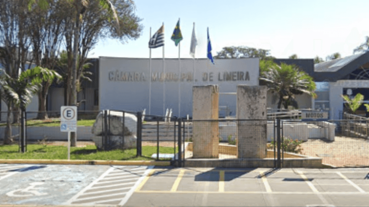 A votação acontece a partir das 17h no plenário municipal