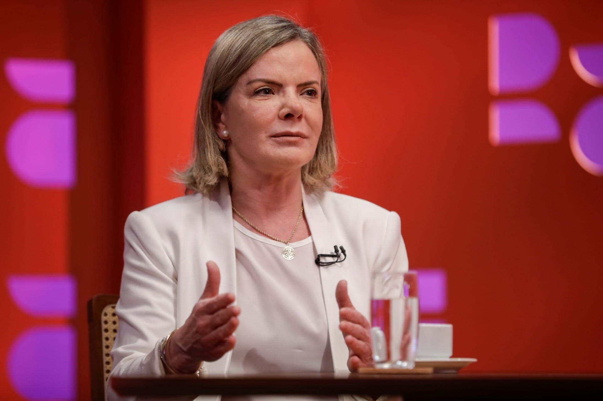 Deputada Gleisi Hoffmann (PT-PR) irá assumir a Secretaria de Relações Institucionais