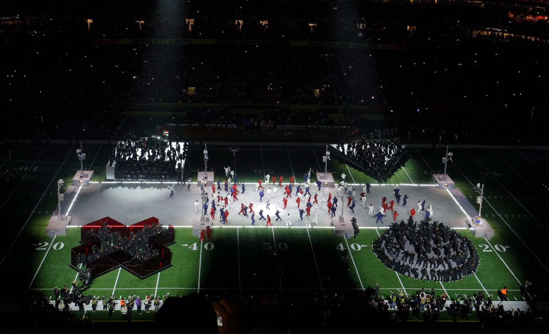 Visão aérea da apresentação de Kendrick Lamar no show do intervalo do último Super Bowl