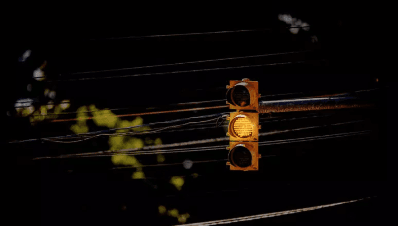 Atualmente, o sinal amarelo intermitente funciona da 0h às 5h