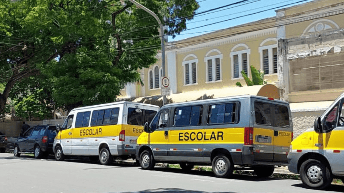 Permanece o mesmo requisito em relação aos crimes de homicídio, roubo, estupro e corrupção de menores