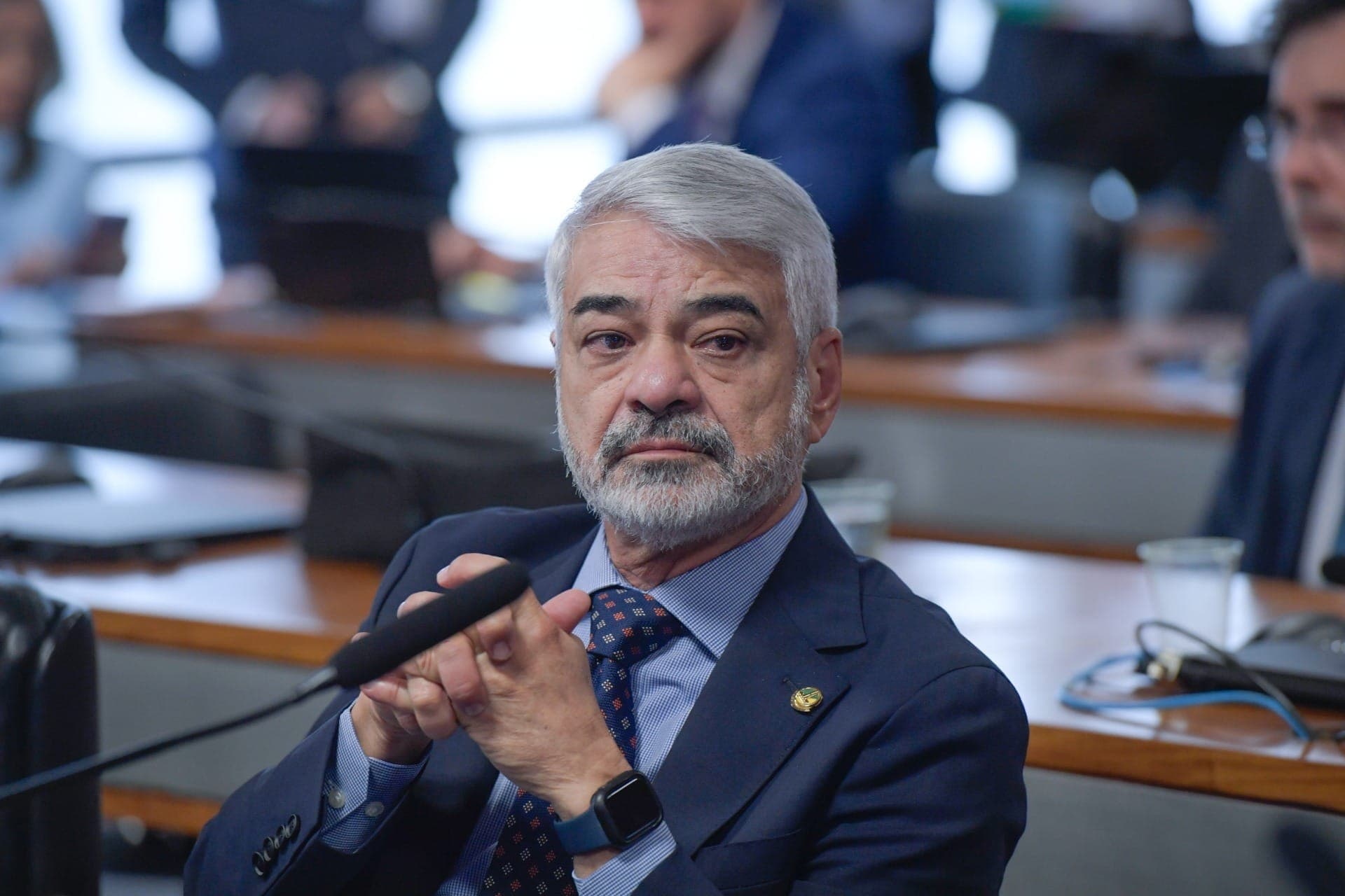 Senador Humberto Costa (PT-PE) na bancada da CPI das BETS