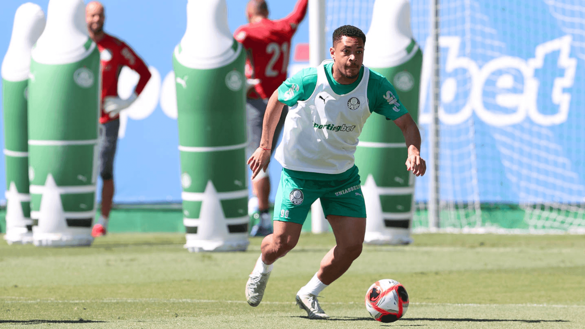 Vitor Roque é o grande reforço do Palmeiras e deve estrear contra o São Paulo