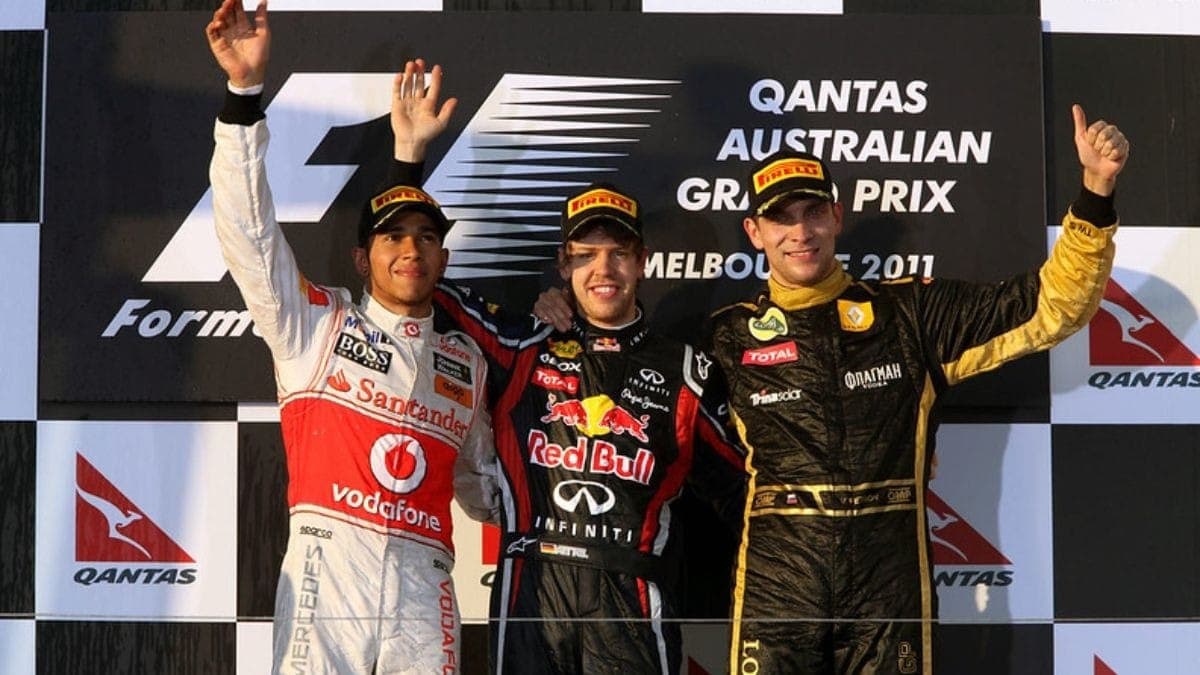 Lewis Hamilton, Sebastian Vettel e Vitaly Petrov em pódio na Austrália