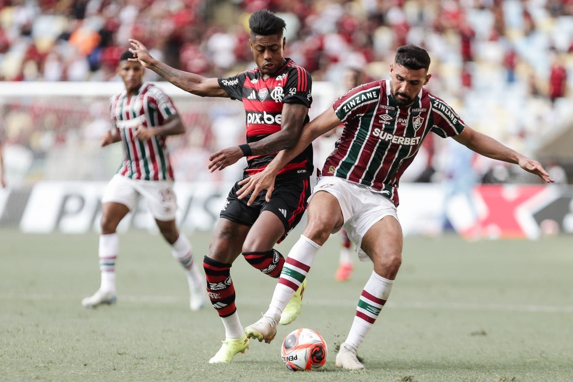 Fluminense e Flamengo iniciam decisão do Carioca nesta quarta-feira