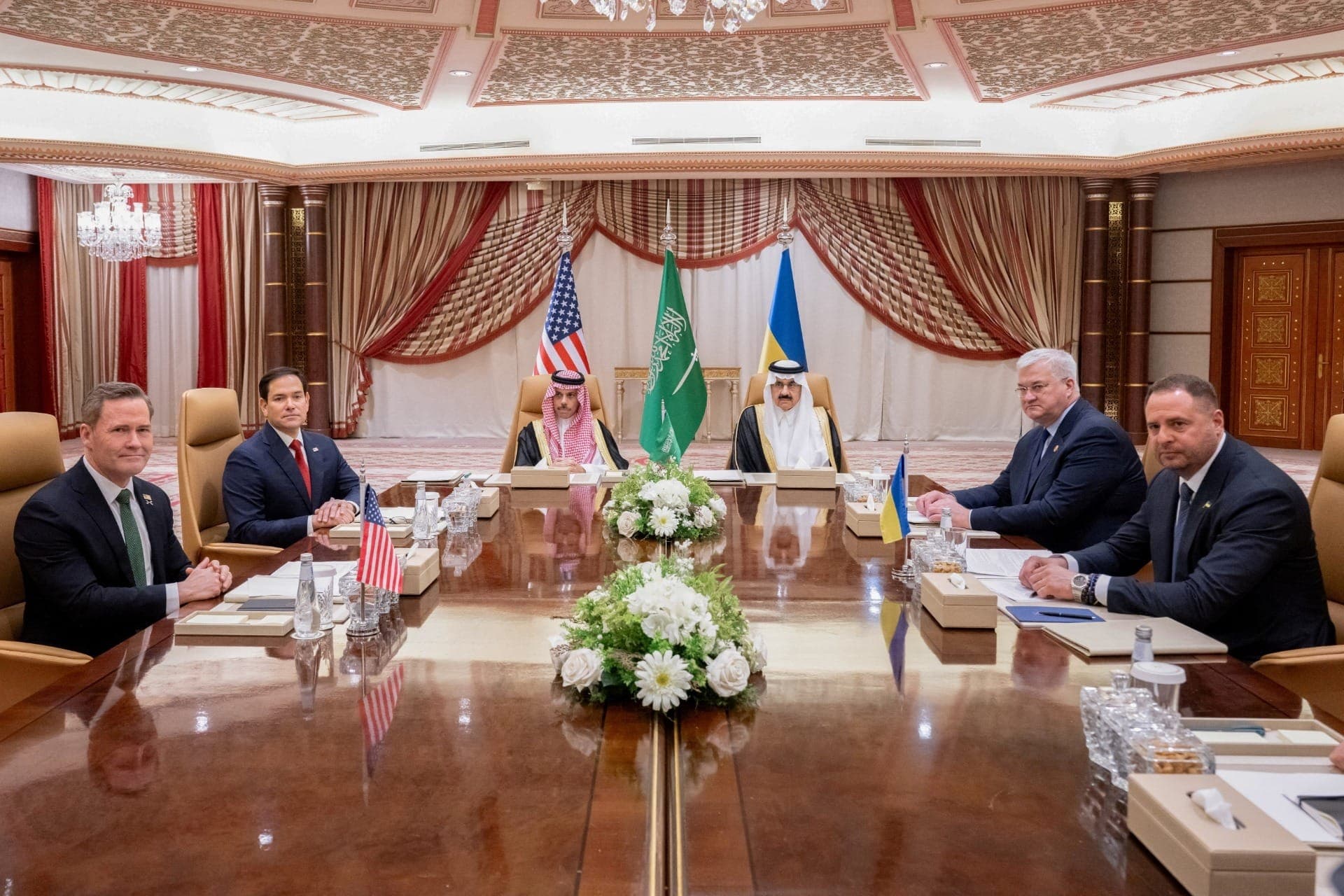 Secretário de Estado dos EUA, Marco Rubio, durante visita Jeddah nesta terça-feira (11)