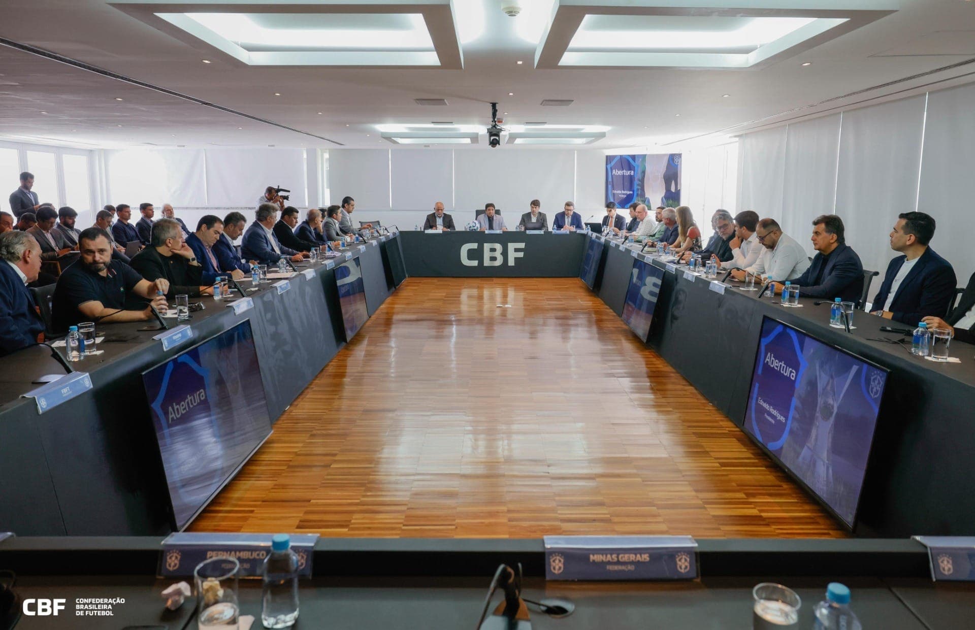Conselho Técnico da CBF com representantes dos clubes