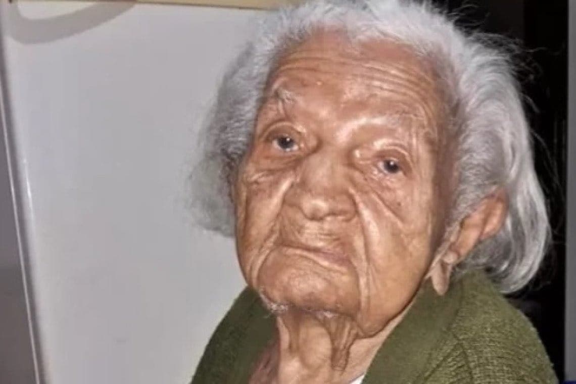 Dona Deolira é originária da cidade de Porciúncula, onde viveu até os 80 anos