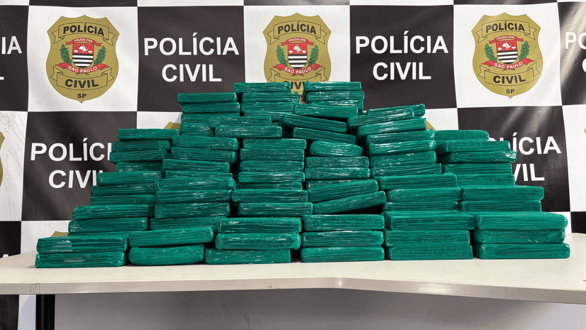 Foram apreendidos 190 tijolos de cocaína, totalizando 180 kg