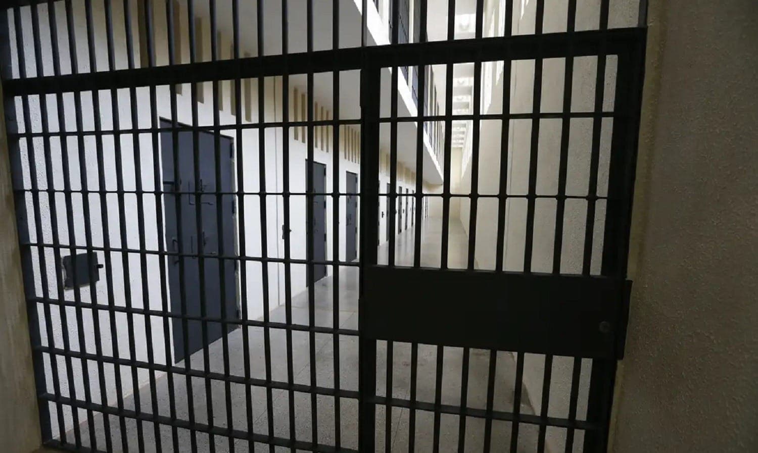 Merendeiro passa três dias preso por engano após erro da Justiça da Bahia