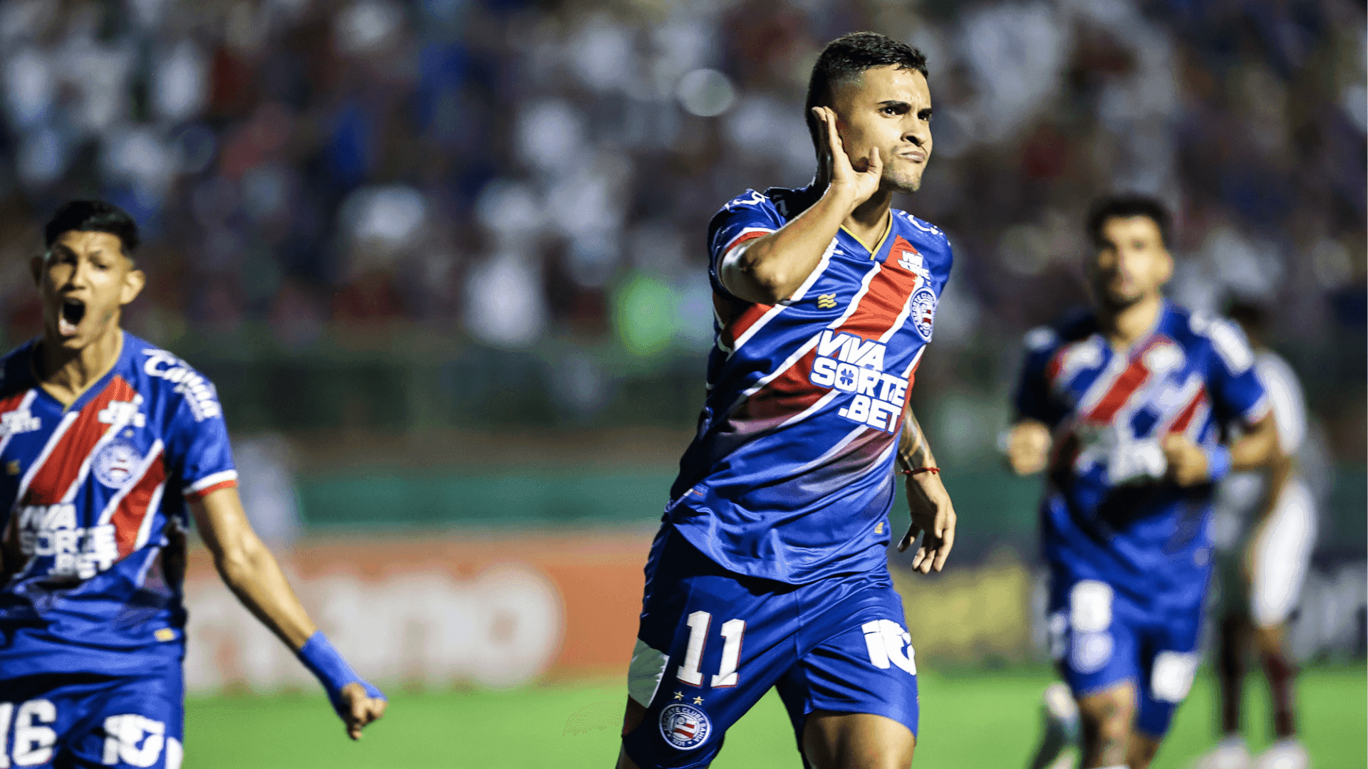 Rodrigo Nestor comemorando seu primeiro gol com a camisa do Bahia