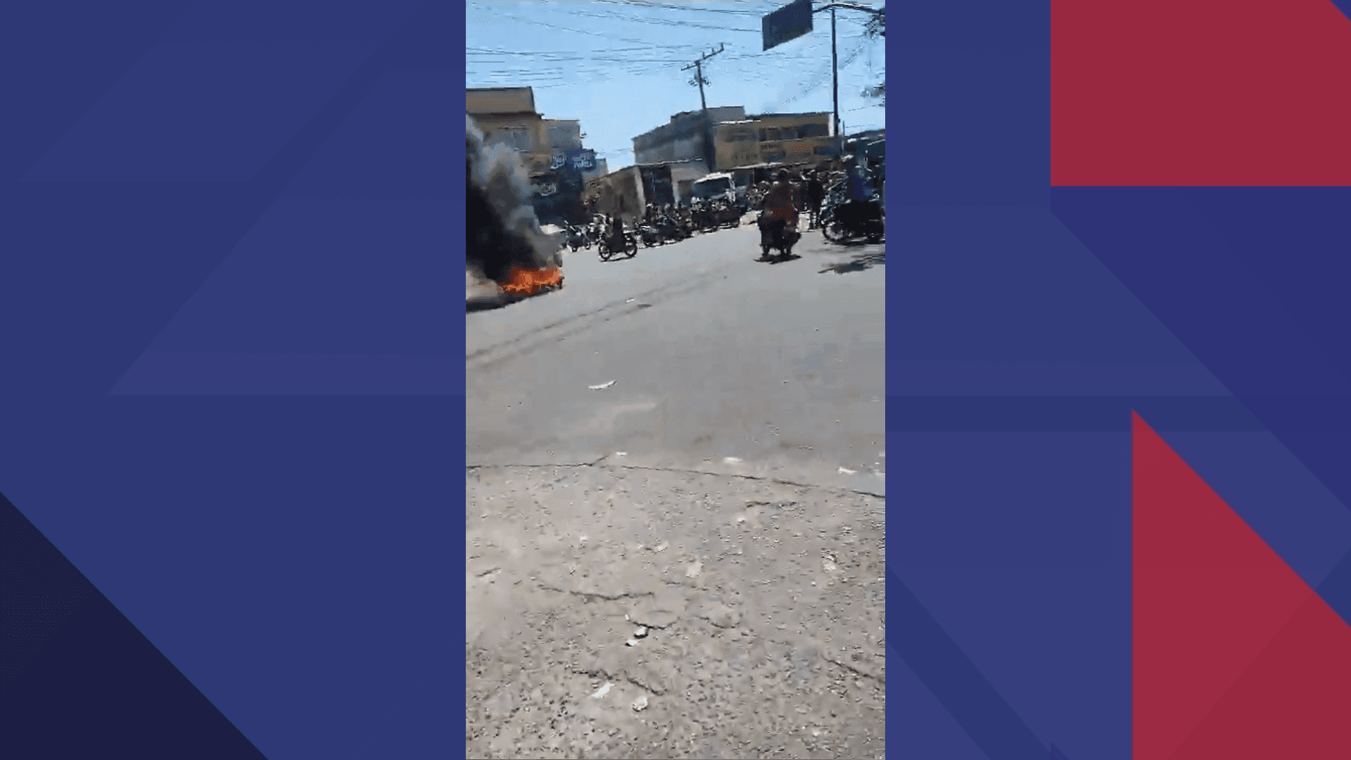 Em nota, a Polícia Militar informou que um blindado da corporação foi atacado por criminosos enquanto fazia patrulha na região