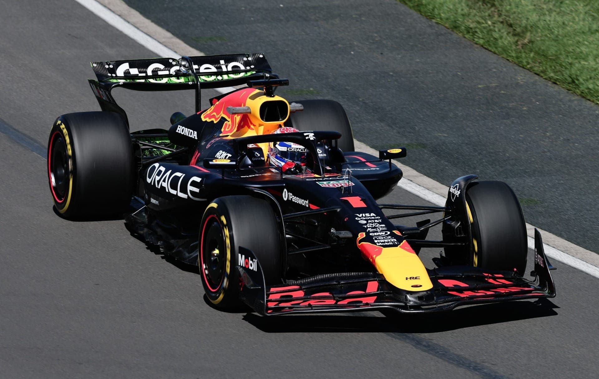Verstappen, atual campeão, acelera no treino livre 1