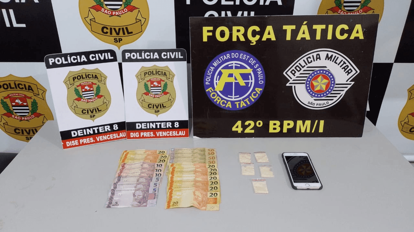 A suspeita estava de posse de dinheiro e cocaína