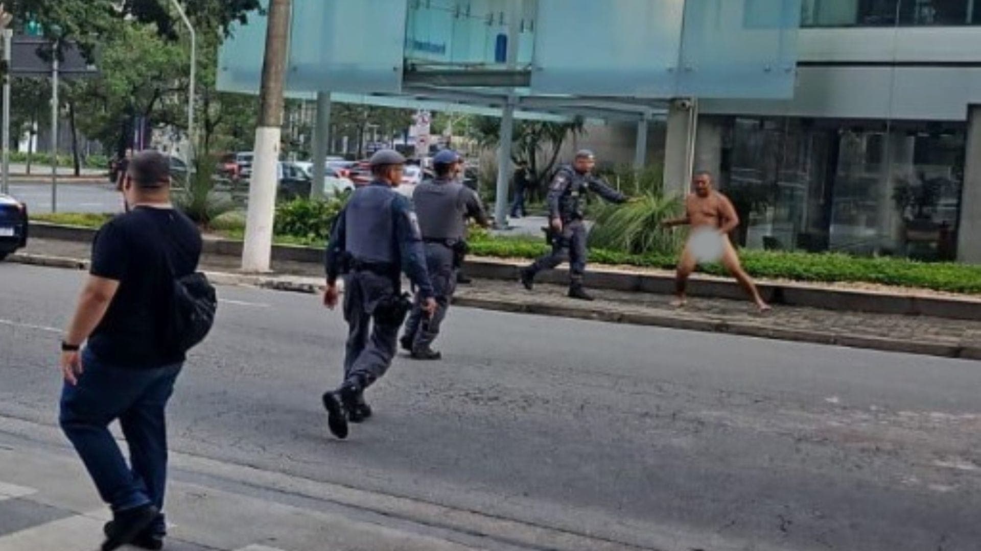 Homem foi detido por policiais