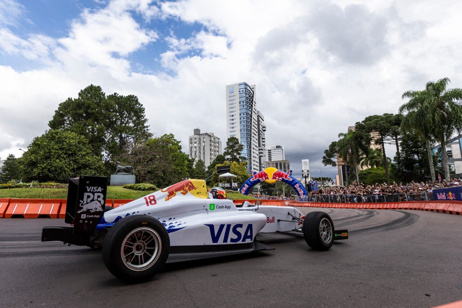 Rafaela Ferreira no Red Bull Showrun em Curitiba