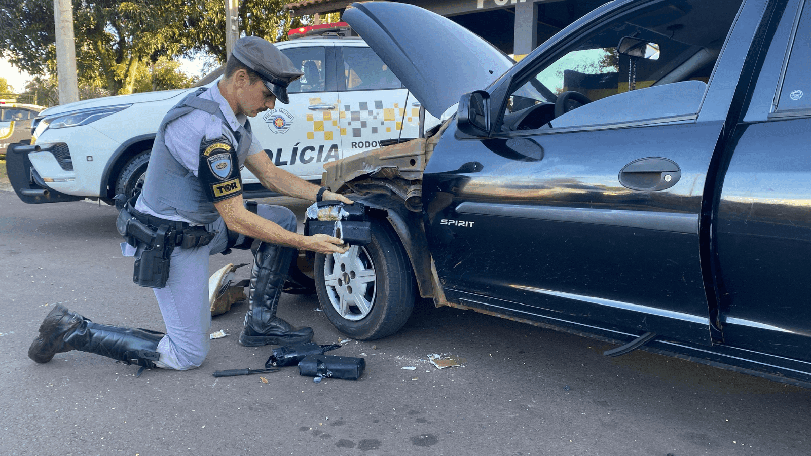 A droga estava escondia nos paralamas dianteiros