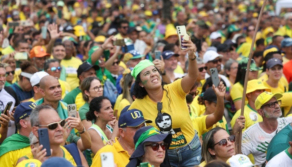Bolsonaro reúne apoiadores em ato pró-anistia no Rio