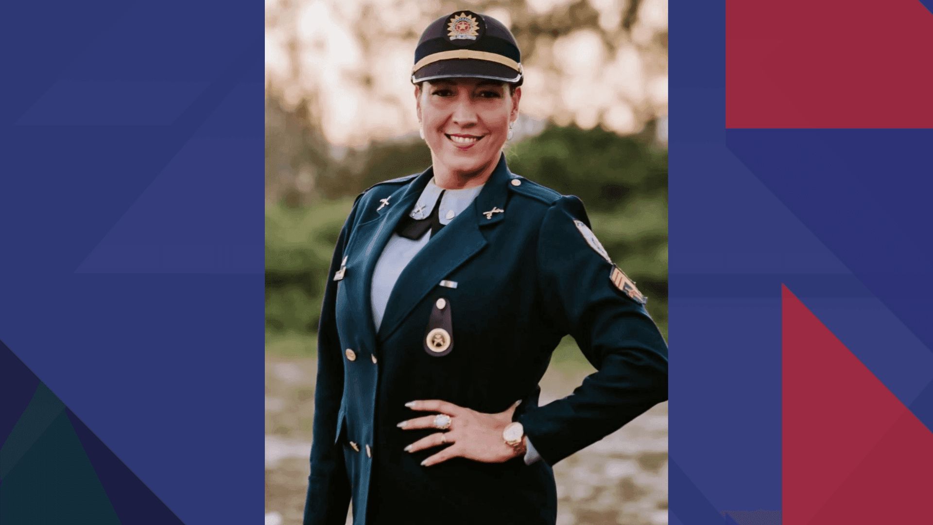 A terceiro sargento Carla Cristiane Teixeira Bon, de 39 anos, estava do lado de fora da viatura da PM quando foi atingida pelo carro desgovernado