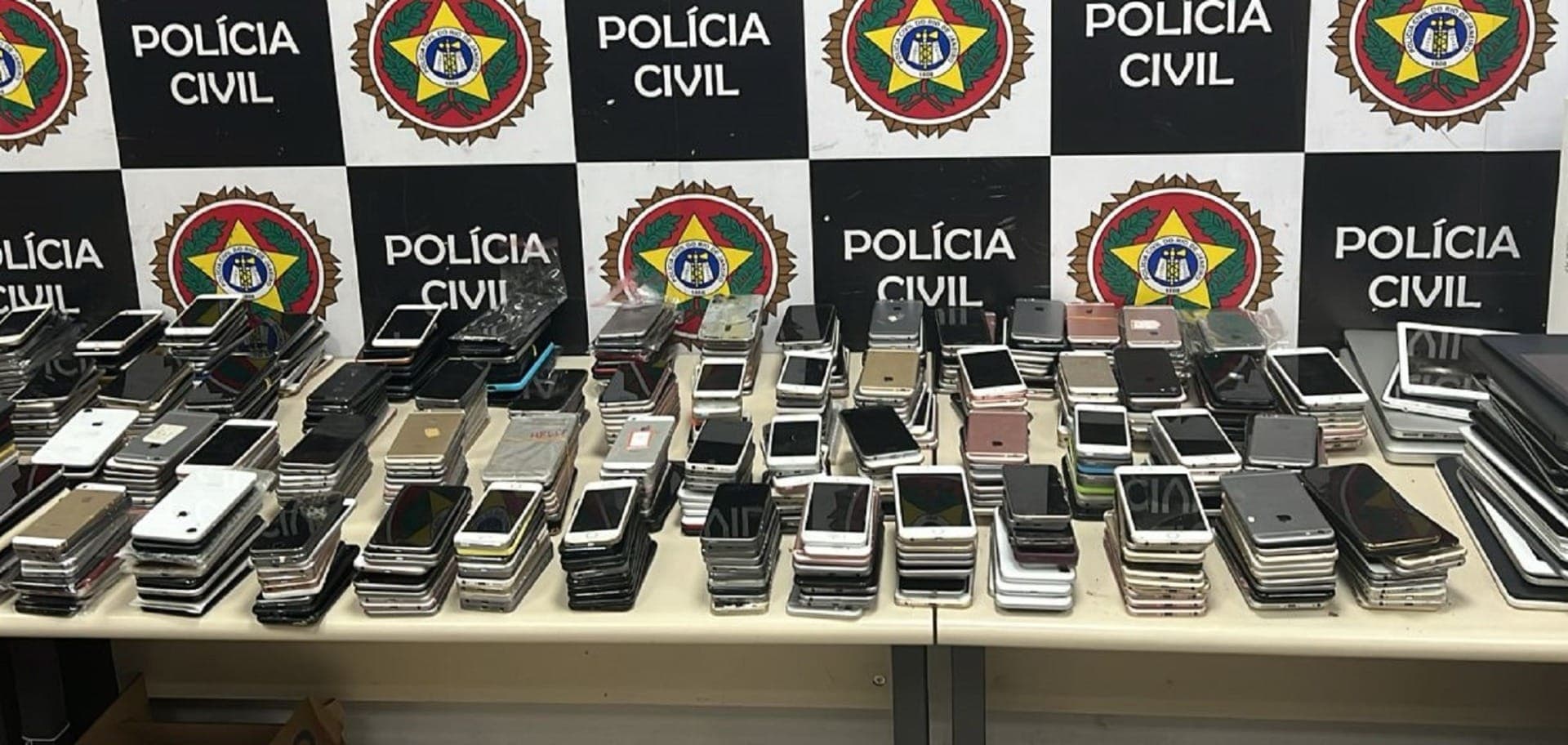 Até o momento foram entregues 400 celulares aos donos.