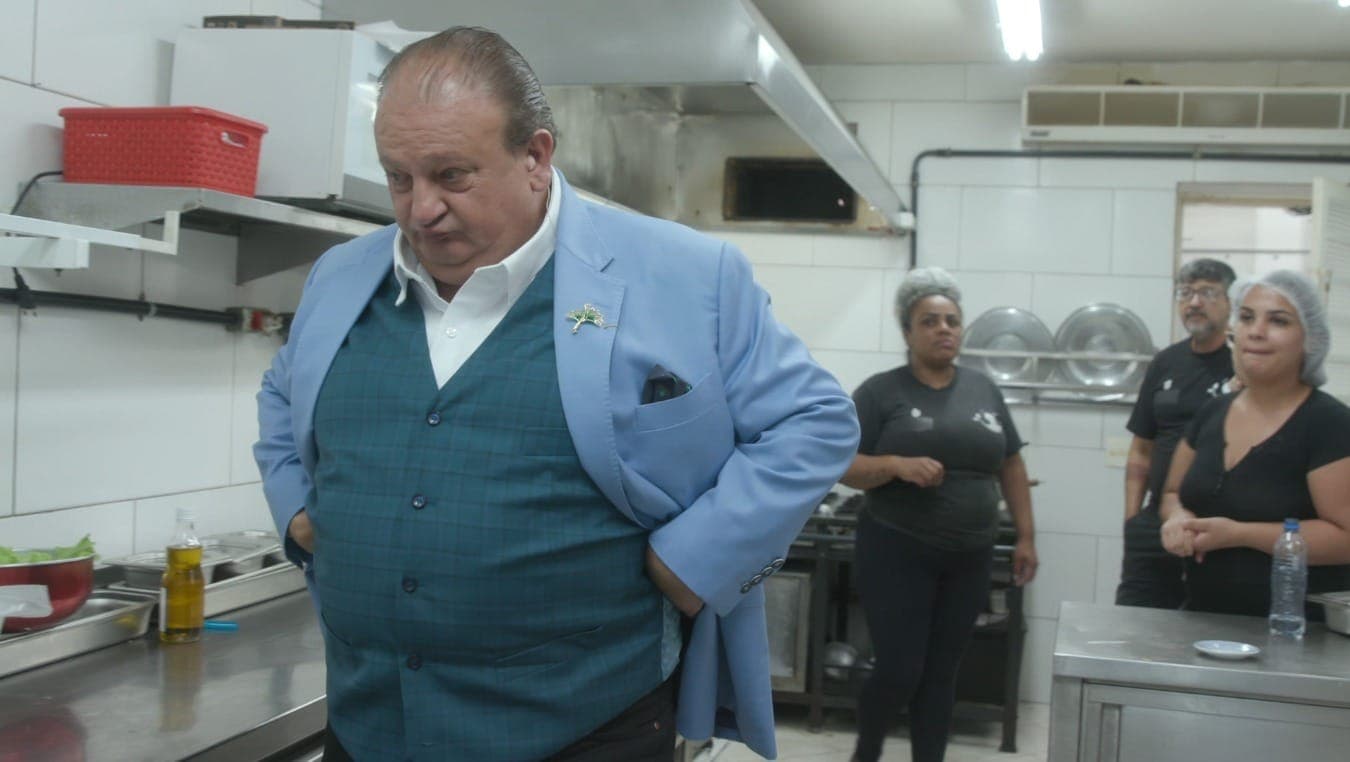Jacquin encontra barata em cozinha de restaurante