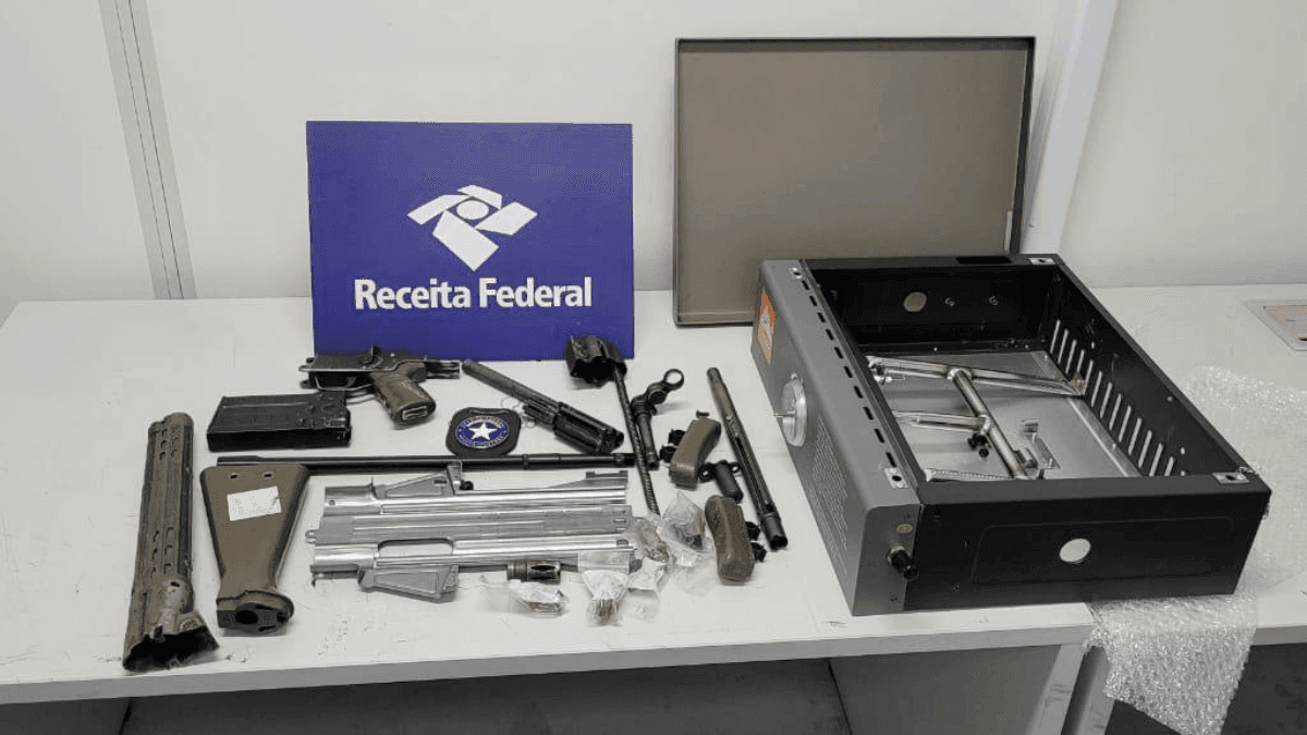 Fuzis são apreendidos em cargas no Aeroporto de Viracopos, em SP