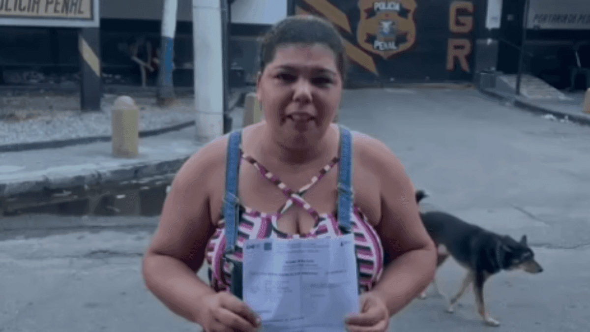 Mulher vai à delegacia denunciar agressão de marido e é presa por engano no RJ