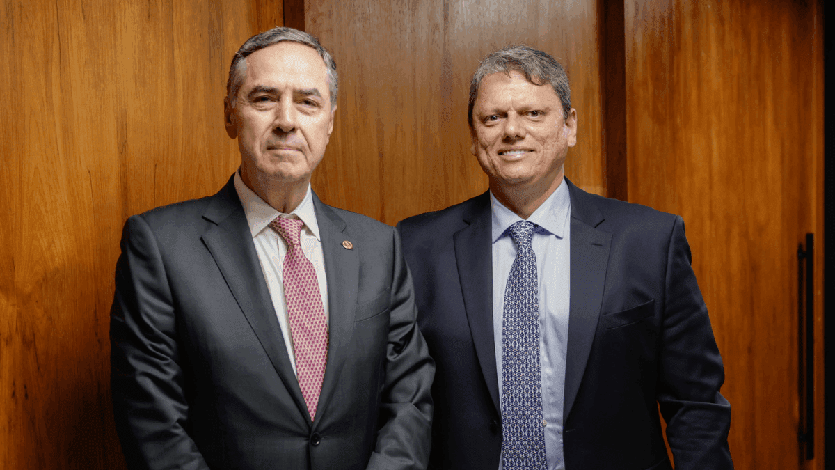 Ministro Luís Roberto Barroso com o governador de SP, Tarcísio de Freitas