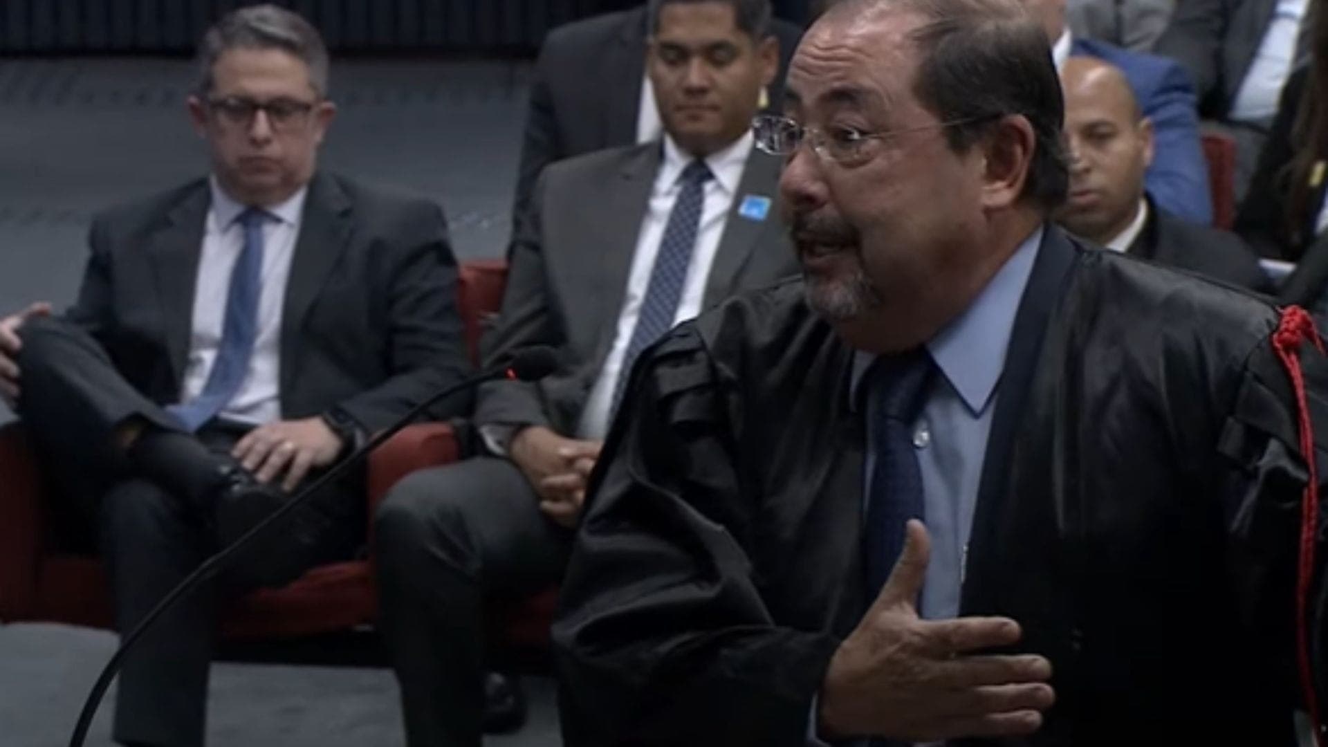 Advogado de Bolsonaro questiona delação de Mauro Cid
