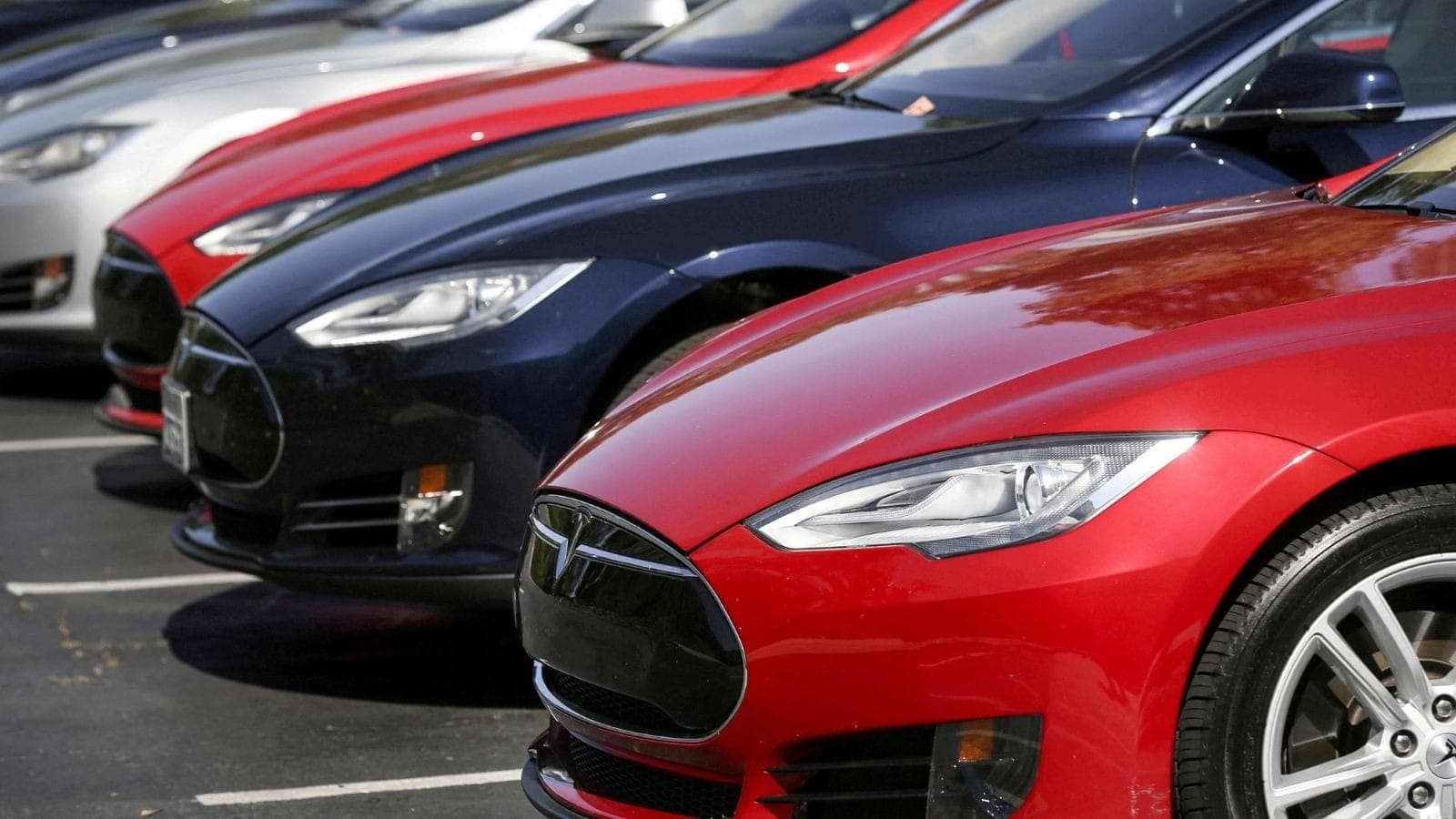 Carros da Tesla têm sido alvo de ataques nos EUA