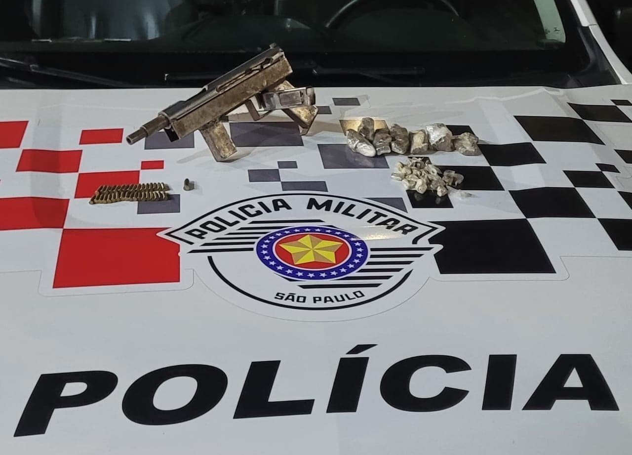 Homem é preso com submetralhadora, munições e drogas em Jacareí