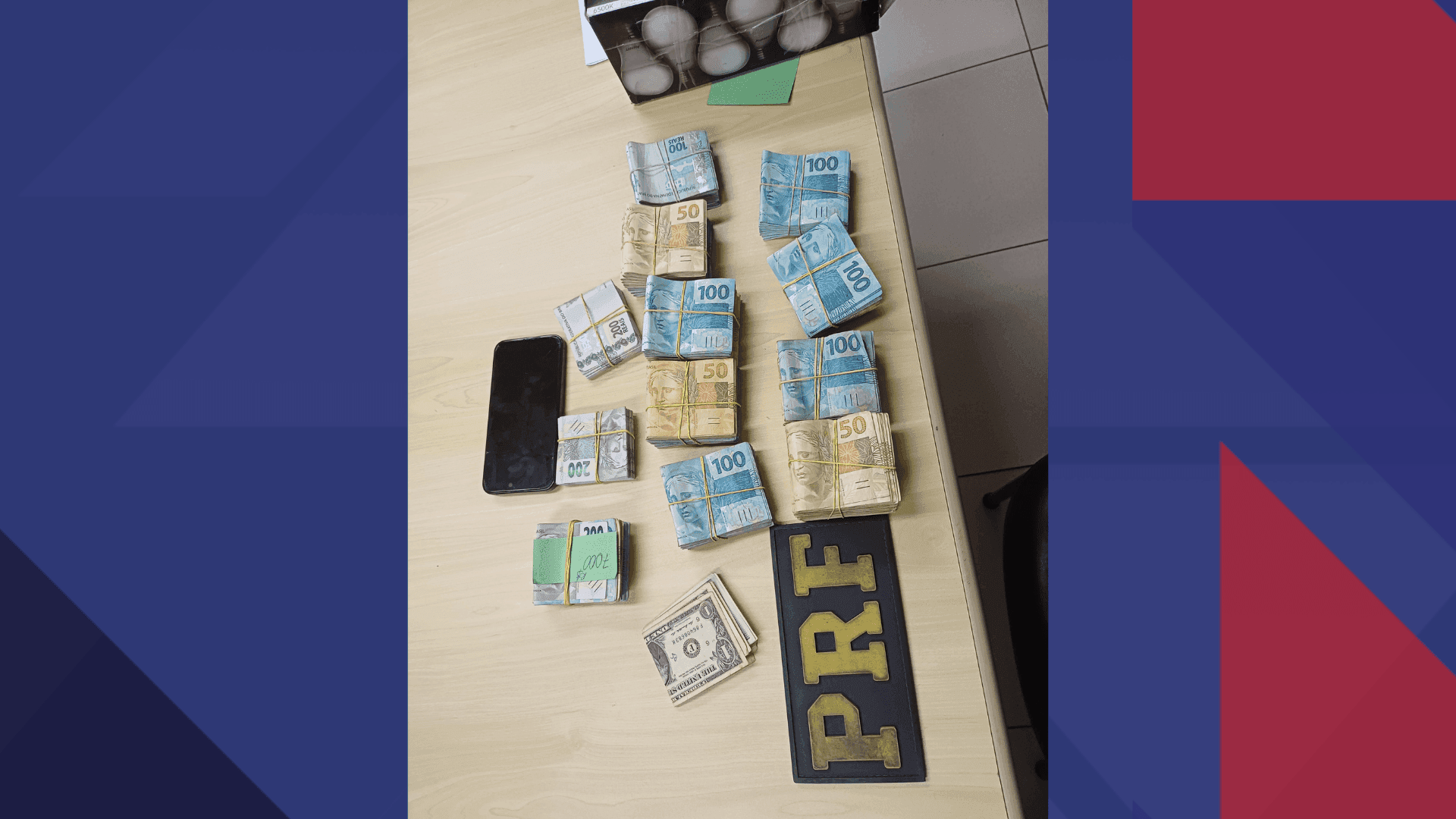 No carro, os agentes também encontraram R$ 117 mil em espécie