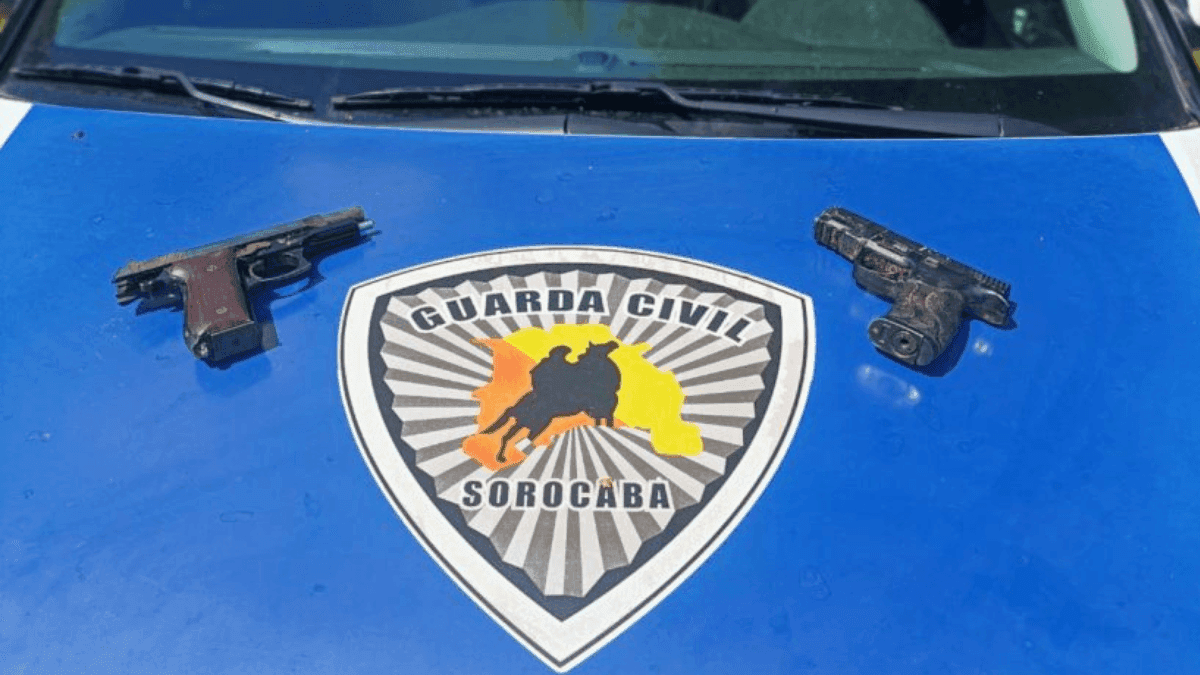 As duas pistolas apreendidas pela Guarda Municipal