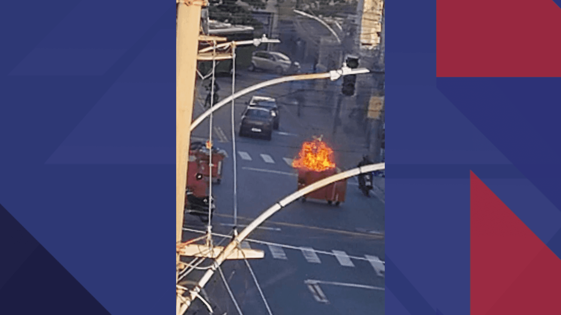 Os bandidos também atearam fogo em caçambas na via