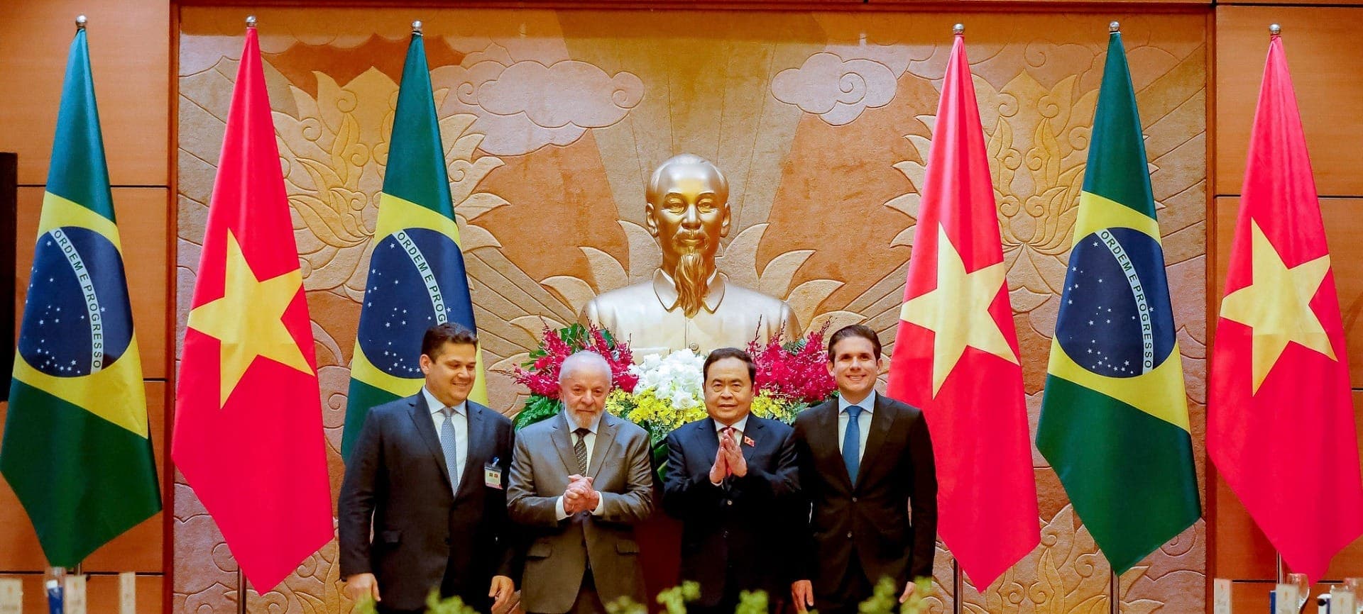 Lula, Alcolumbre e Hugo Motta durante encontro com o Presidente da Assembleia Nacional do Vietnã, Trần Thanh Mẫn.