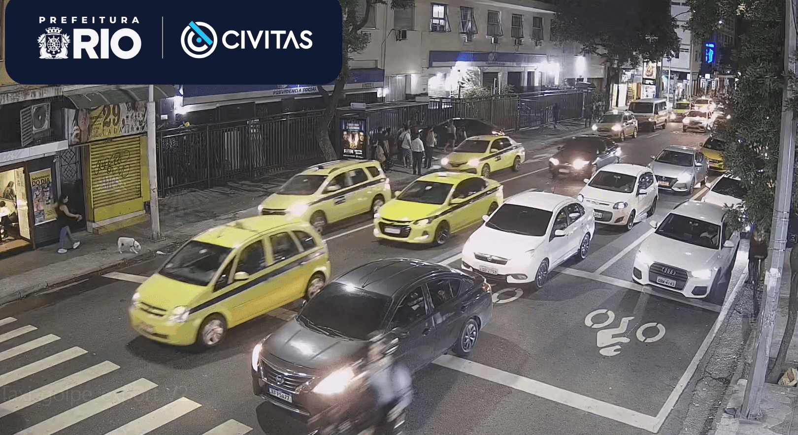 Os agentes apreenderam com ele três máquinas de cartão com o visor adulterado