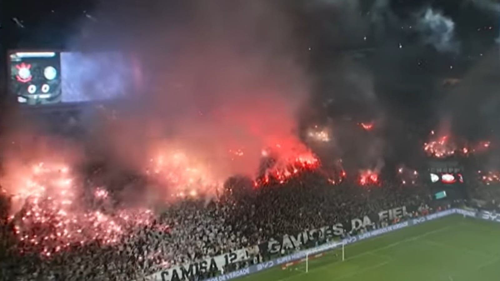Sinalizadores em Corinthians x Palmeiras na decisão do Paulistão 2025