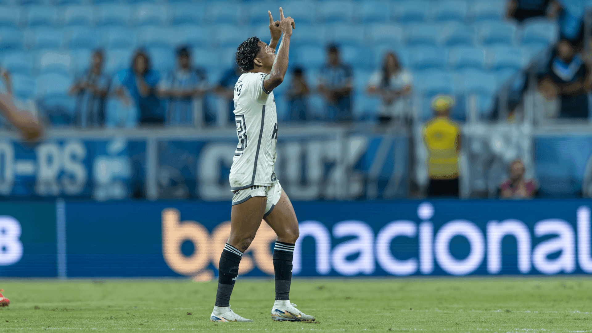 Rony marcou o único gol do Atlético-MG na derrota para o Grêmio, pelo Brasileirão