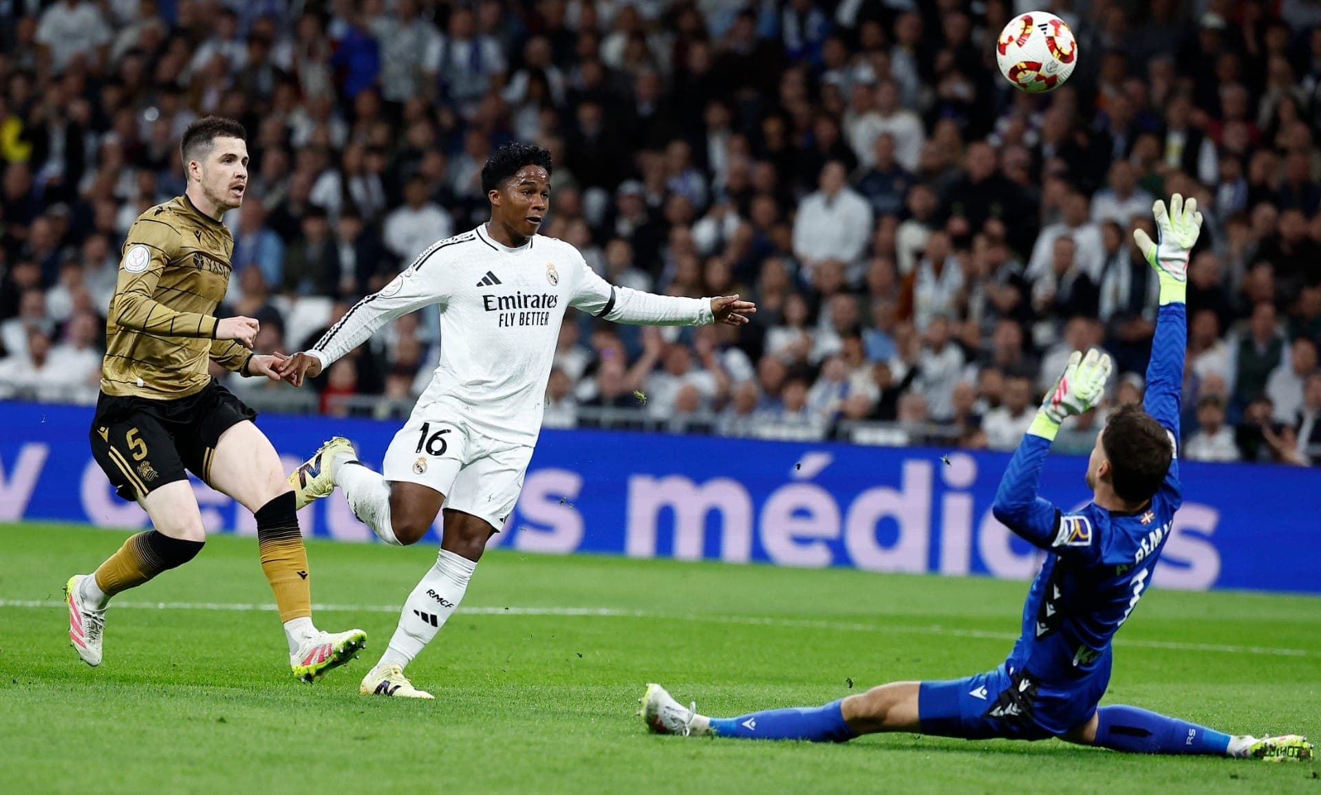 Endrick faz gol de cavadinha pelo Real Madrid em jogo da Copa do Rei