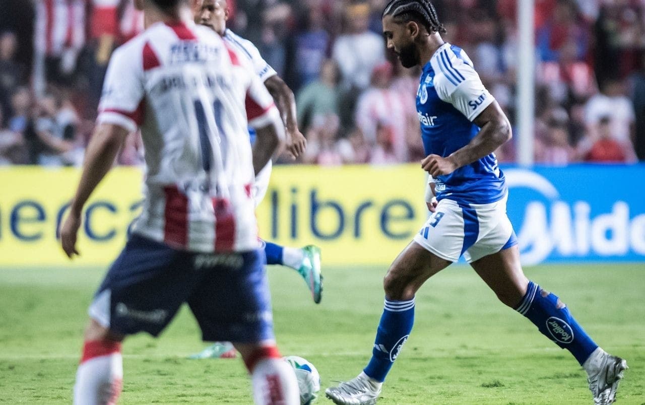Gabigol durante Unión Santa Fé x Cruzeiro, pela Sul-Americana