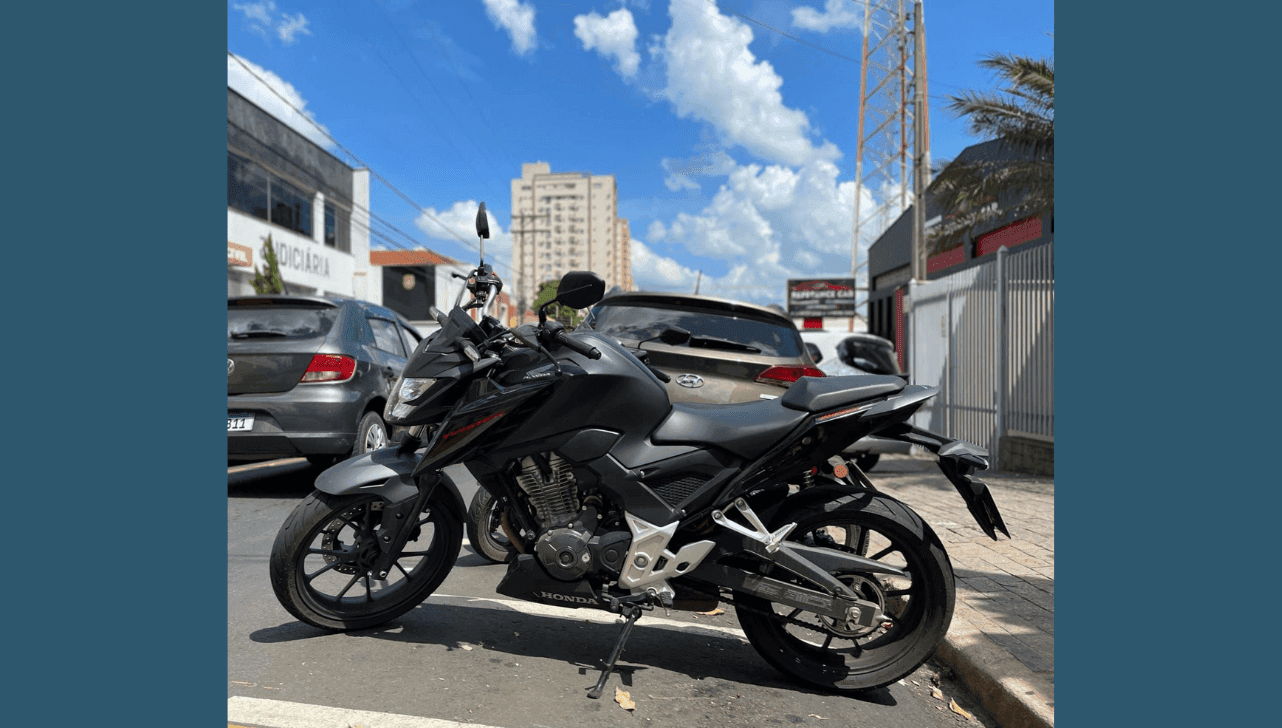 A proprietária da moto constatou que a ignição do veículo havia sido danificada