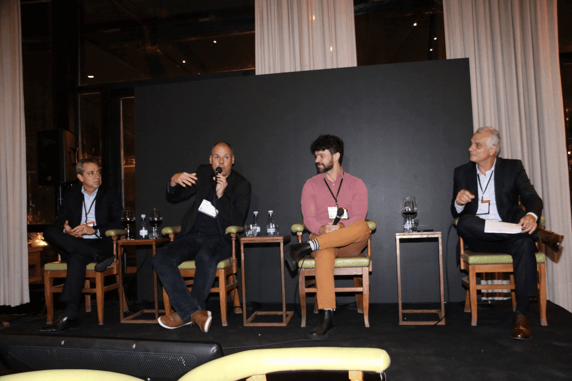 Empresários se reuniram para discutir a aplicação da IA generativa nas empresas