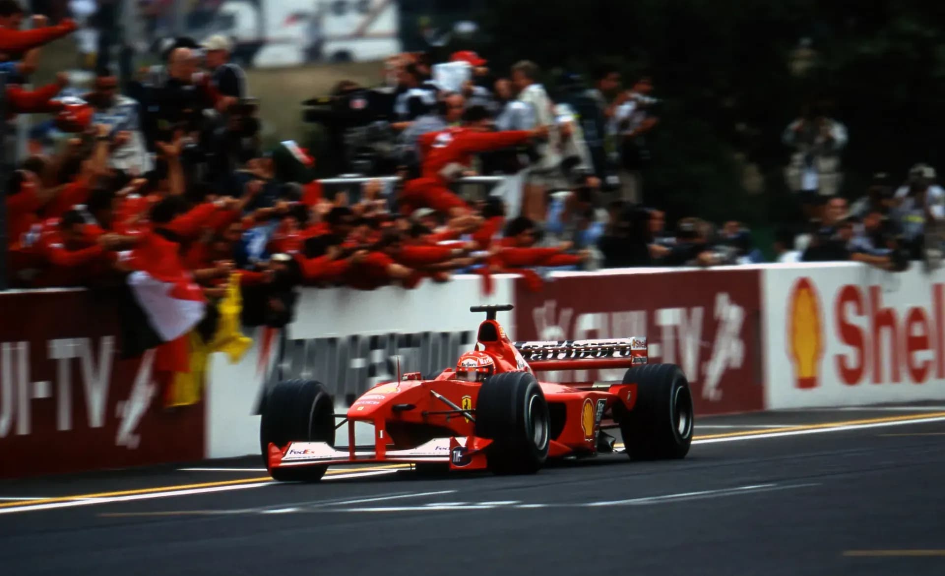 Schumacher encerrou jejum de 21 anos da Ferrari com tricampeonato no Japão em 2000