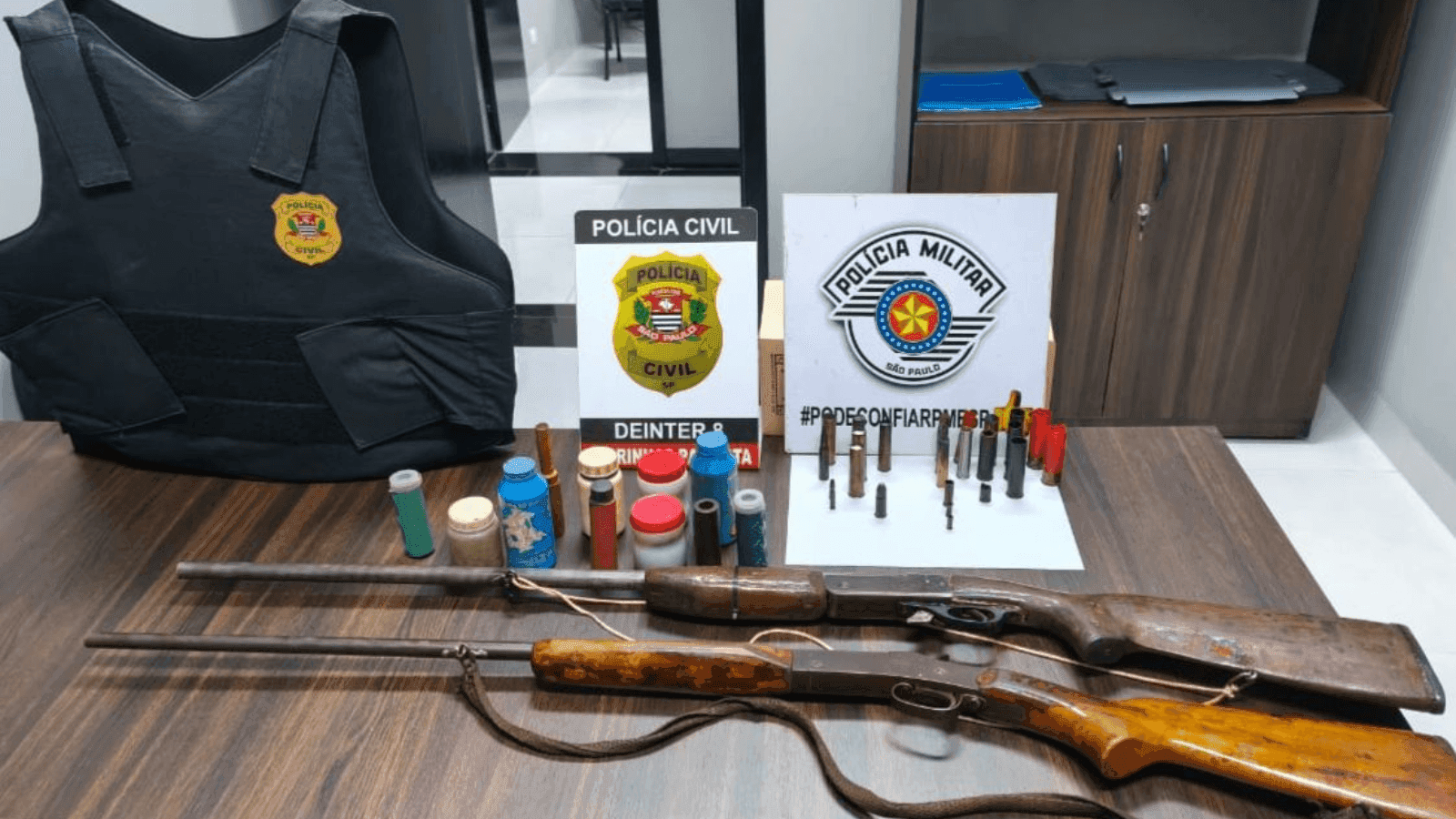 As armas e munições estavam em uma propriedade rural