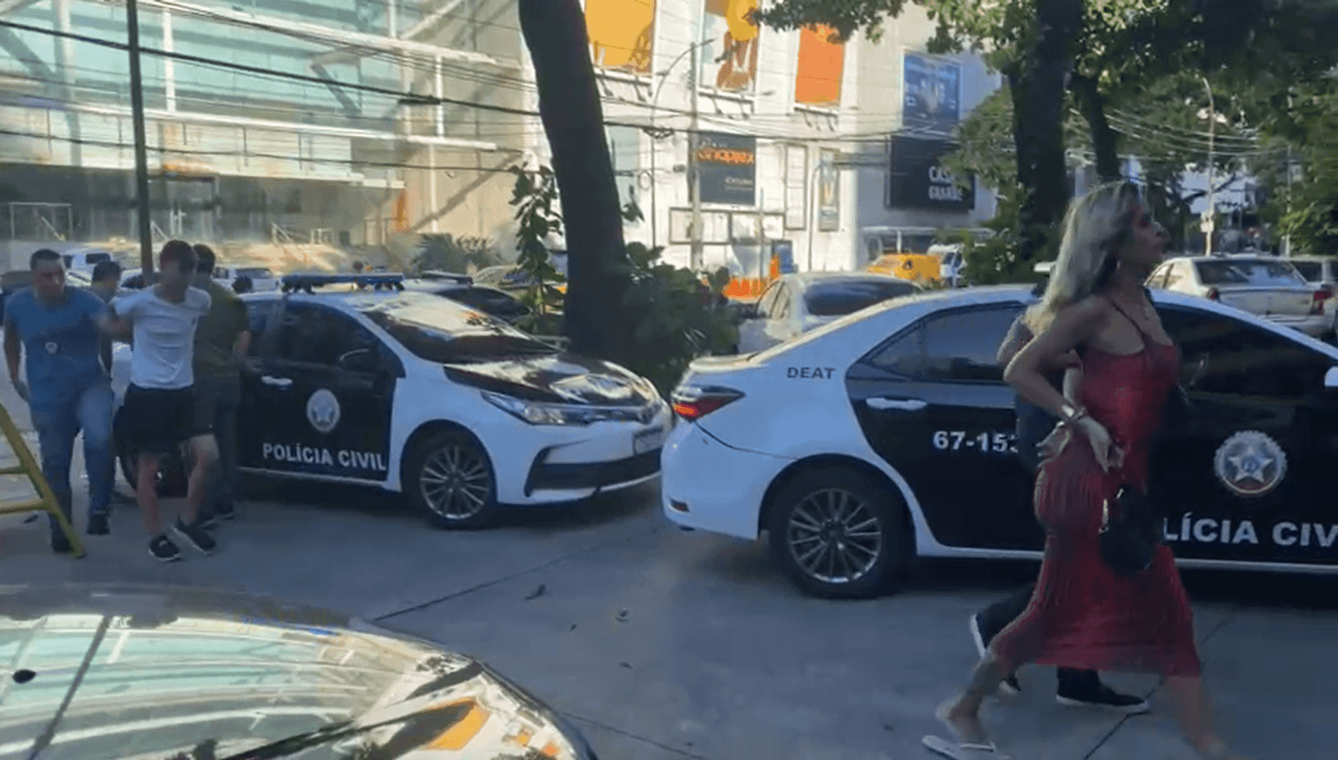 As criminosas foram até o local onde o homem está hospedado no Rio, para realizar as cobranças