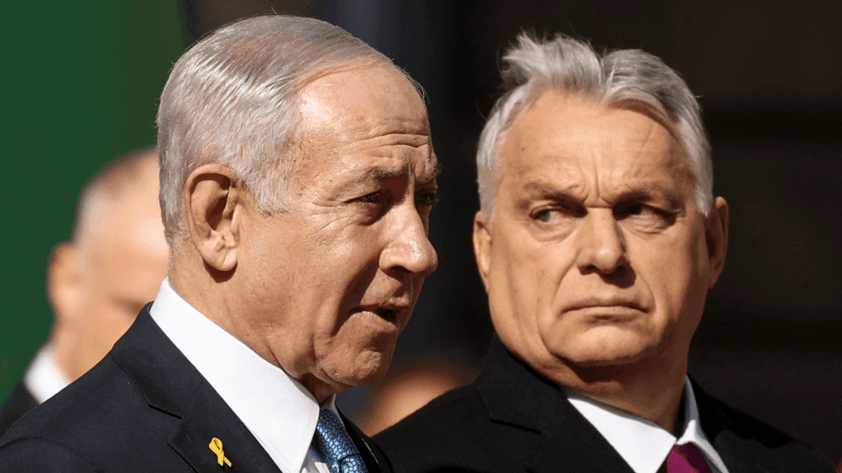 Benjamin Netanyahu ao lado de Viktor Orbán, primeiro-ministro da Hungria