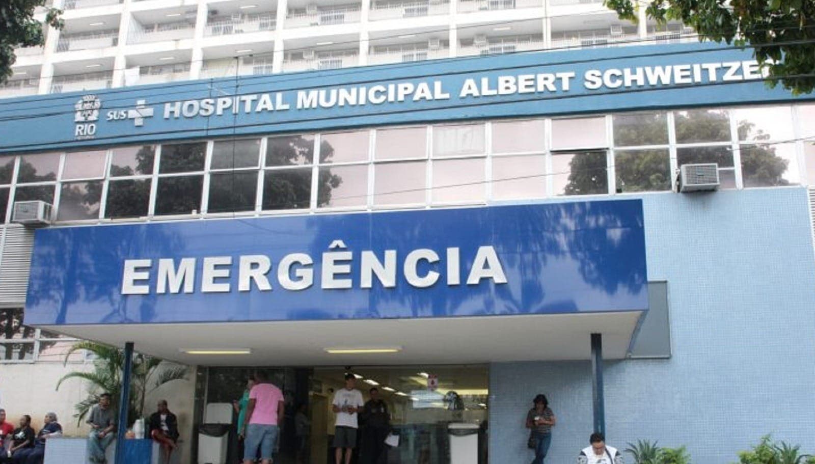 O menino foi levado para o Hospital Municipal Albert Schweitzer, em Realengo